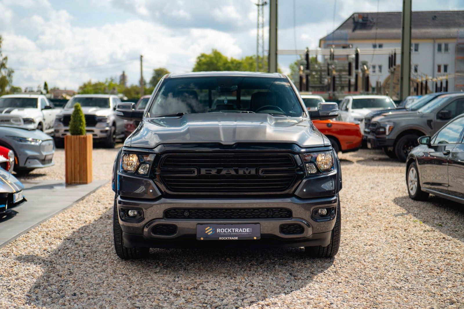 Fahrzeugabbildung Dodge RAM 5.7 V8 HEMI 4x4 LPG BRC Offroad Night-Paket