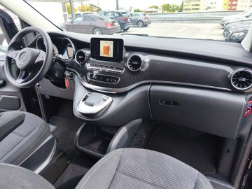 Mercedes V 220 - 11