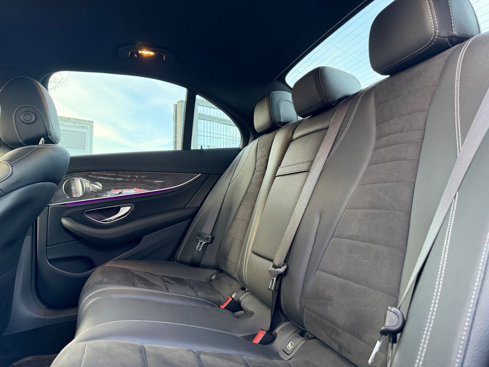 Fahrzeugabbildung Mercedes-Benz E 220d AMG*JUNGE STERNE*MUTLIBEAM*BURMESTER*AHK