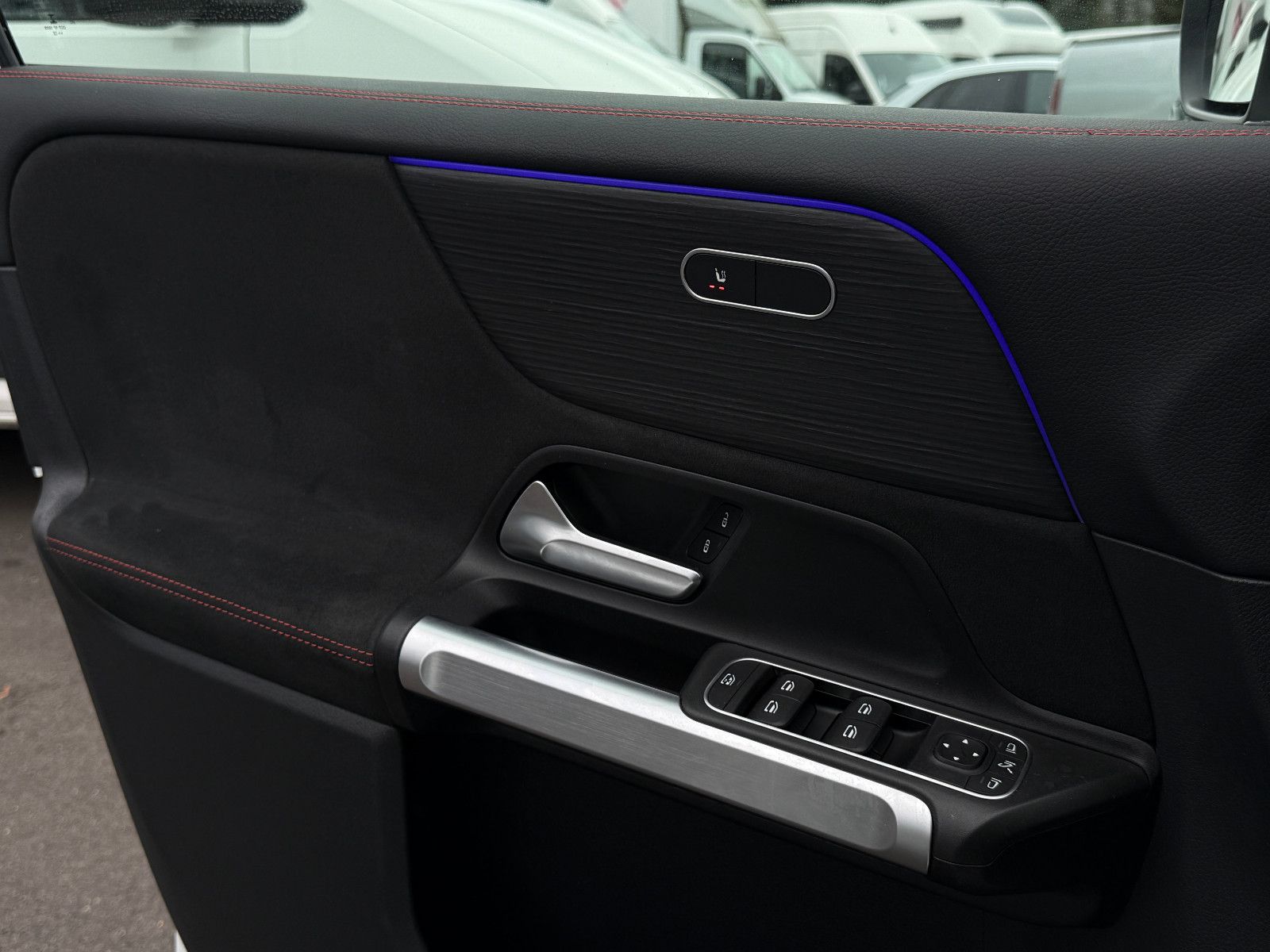 Fahrzeugabbildung Mercedes-Benz GLB 220d 4Matic AMG ACC AHK Kamera Ambiente Pano