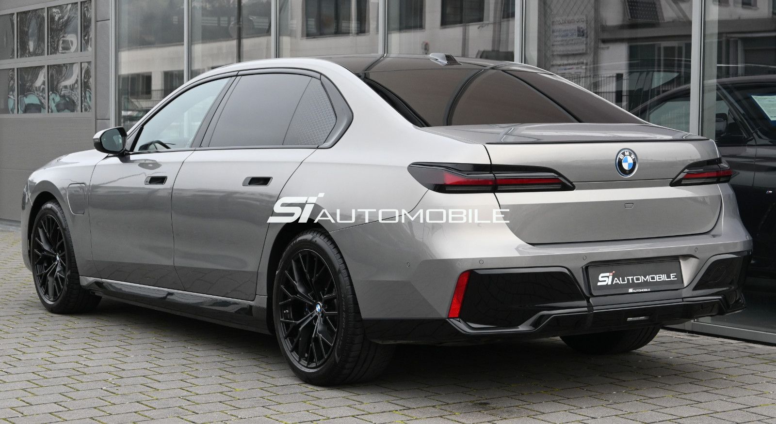 Fahrzeugabbildung BMW 750e xDrive M-Sport °SHADOW°EXEC.DRIVE°INTEGRAL