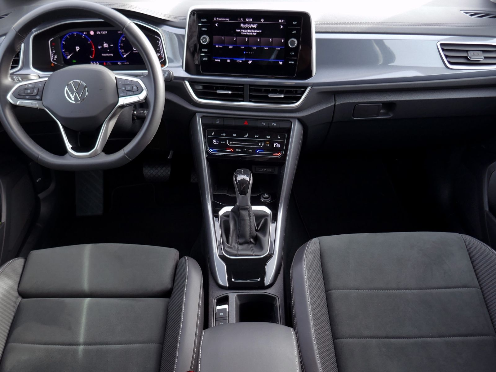 Fahrzeugabbildung Volkswagen T-Roc Style 1.5 TSI DSG | LED AHK RFK ACC