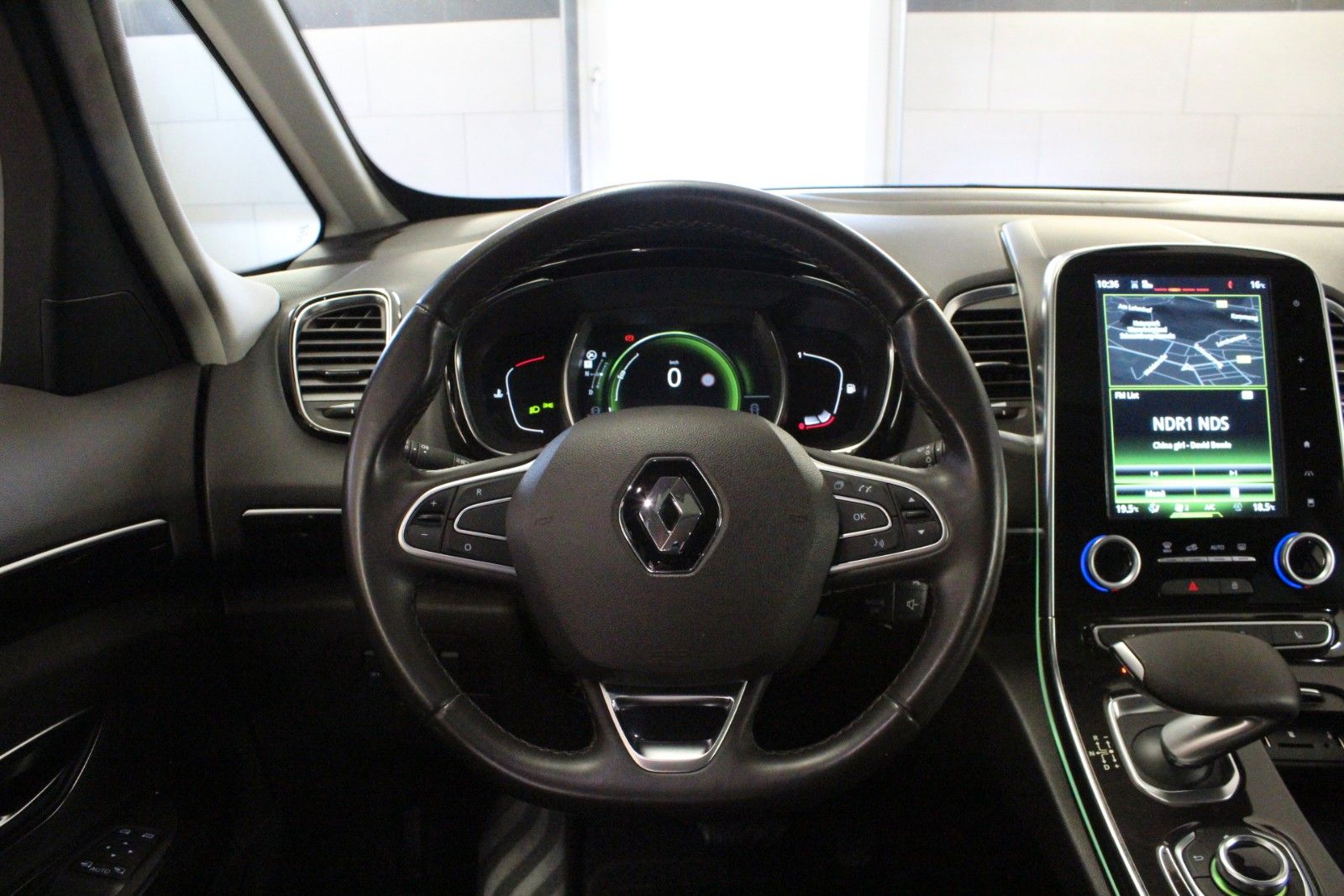 Fahrzeugabbildung Renault Espace ENERGY TCe 200 EDC Intens 7 Sitzer