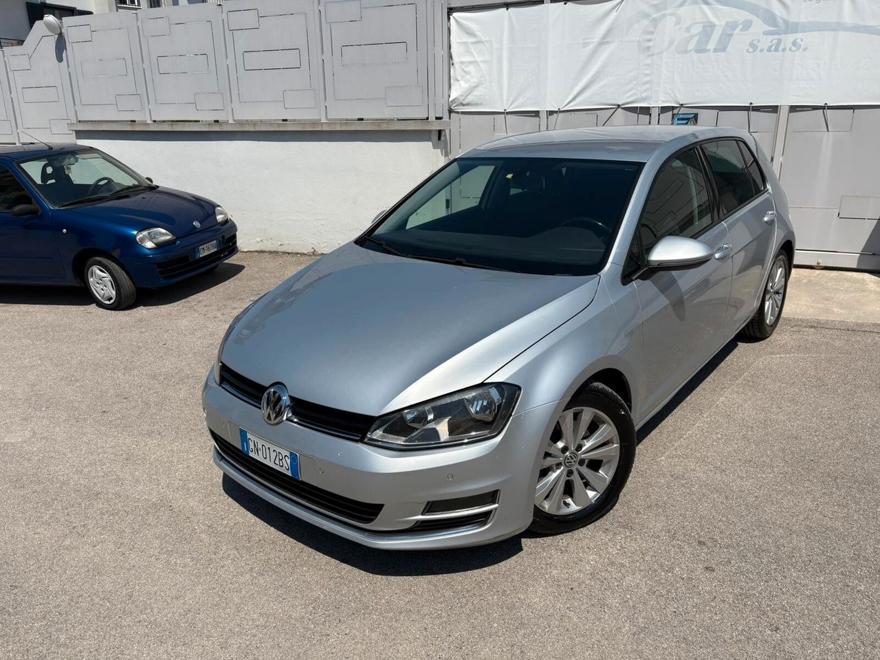 Volkswagen Golf - 1
