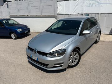 Volkswagen Golf - 1