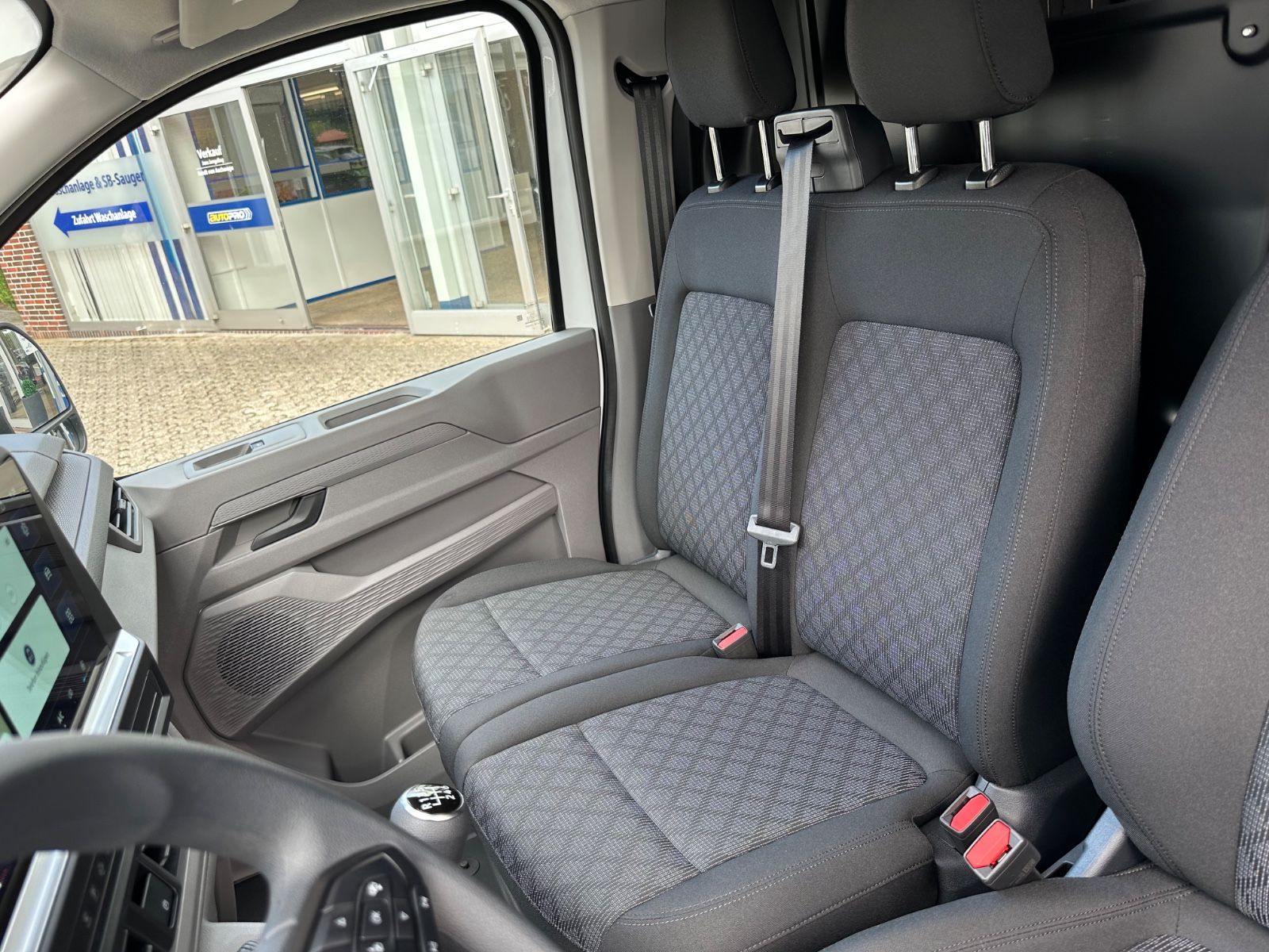 Fahrzeugabbildung Volkswagen T7 Transporter 2.0 TDI LR Navi/LED/GRA/Einparkh