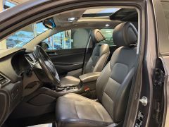 HYUNDAI Tucson 2.0 4WD PANO NAVI CAM LEDER AHK 2.HAND