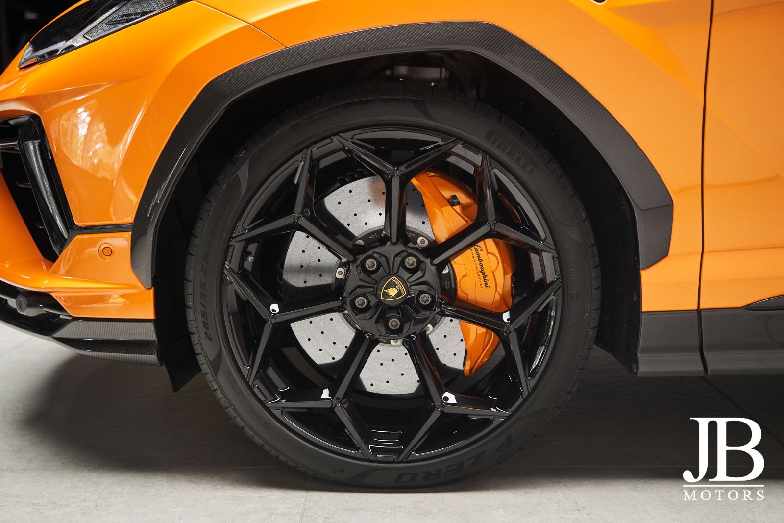 Fahrzeugabbildung Lamborghini Urus Performante Carbon Head-Up Akrapovic