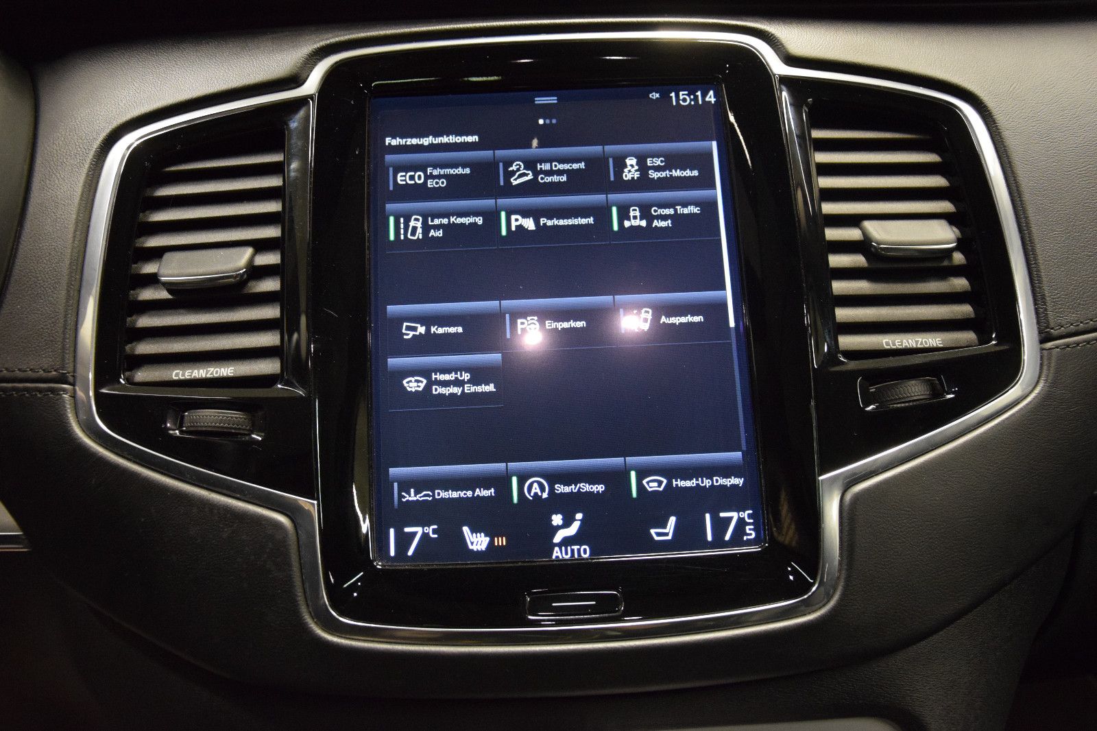 Fahrzeugabbildung Volvo XC 90 Momentum AWD ACC HUD PANO VZE Vollleder