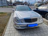 Mercedes-Benz E270 CDI Avantgarde - Mercedes-Benz E 270 mit Diesel-Antrieb: Kombi, Automatik