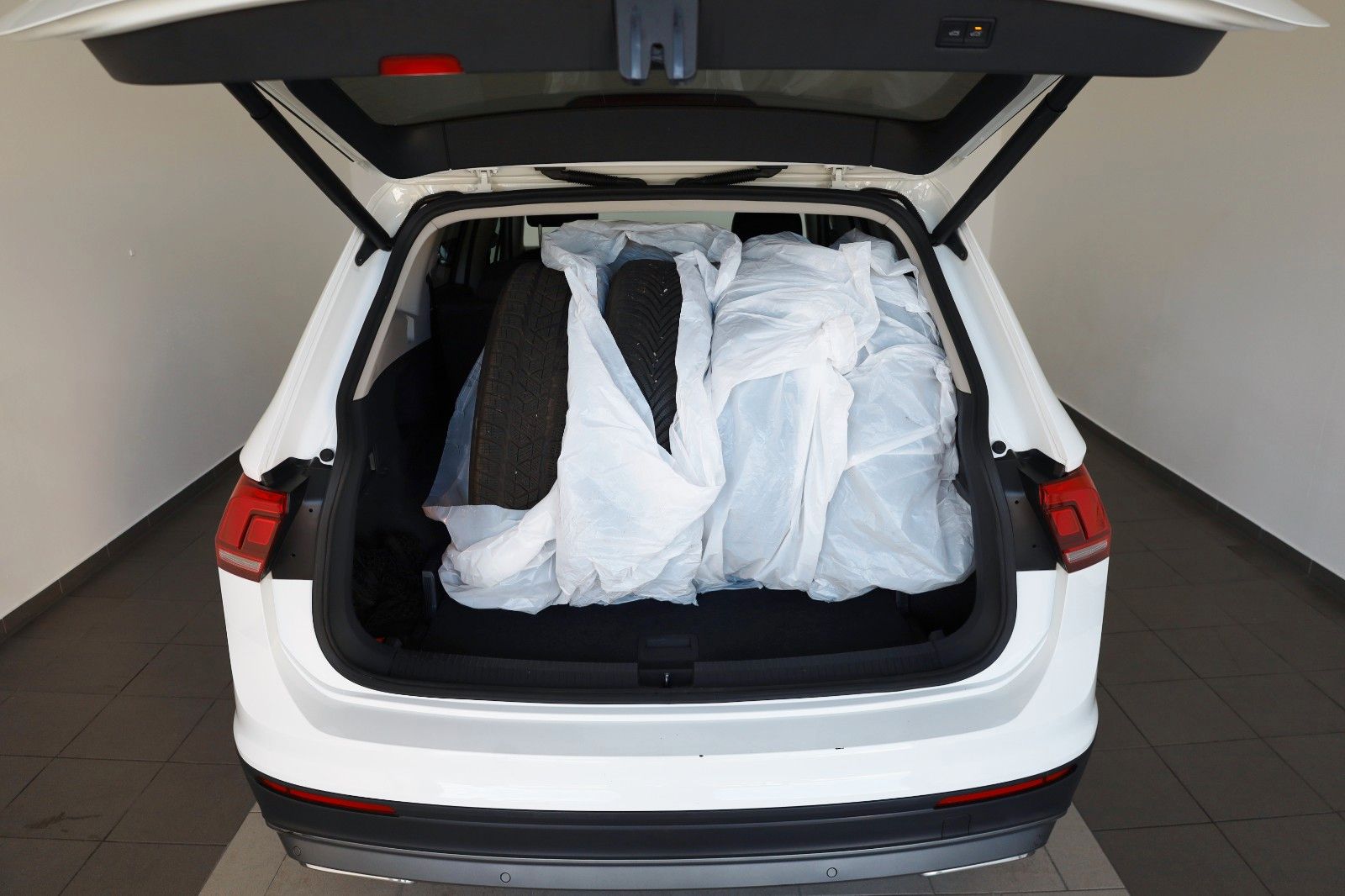 Fahrzeugabbildung Volkswagen Tiguan Allspace Comfortline,Navi,SH,ACC,AHK,+WR
