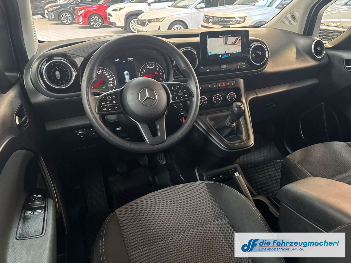 Fahrzeugabbildung Mercedes-Benz Citan Kombi 113 Tourer AHK DAB SHZ Totwi Spur.Ve