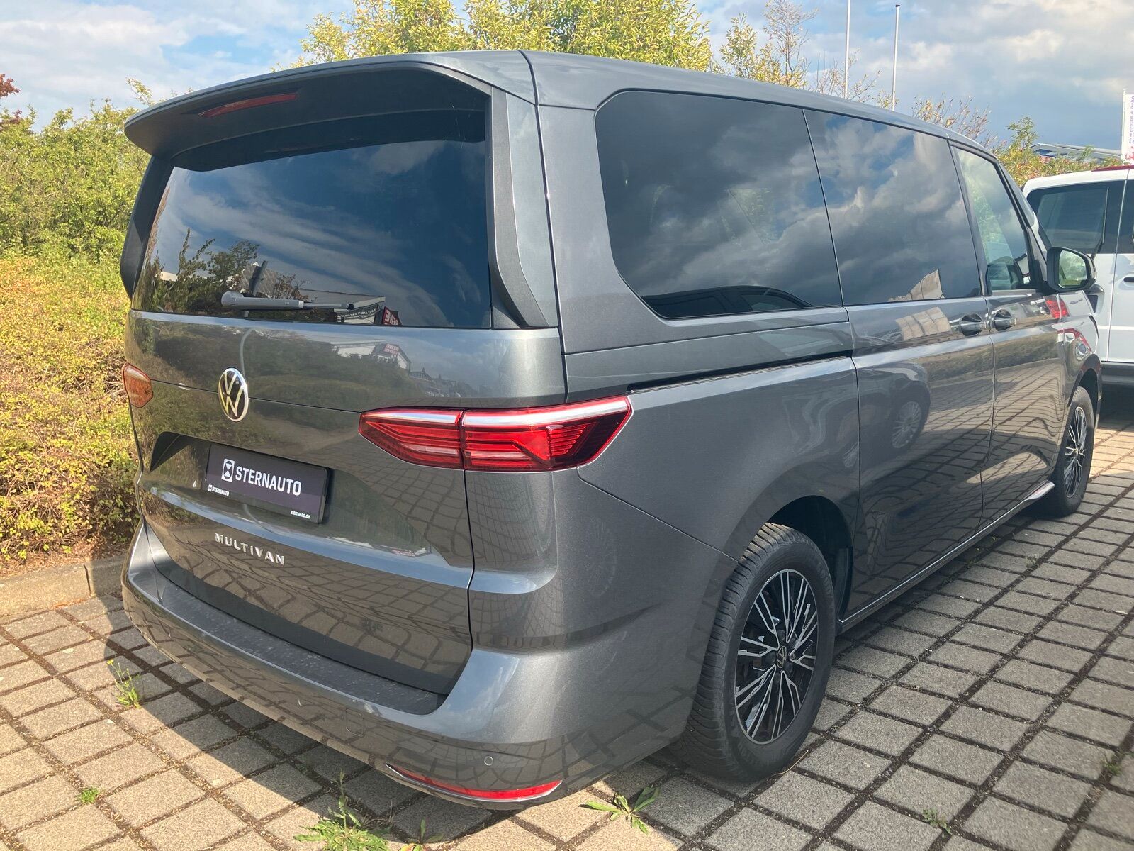 Volkswagen Multivan Basis lang 2.0 TDI Navi,Kamera,Klimaaut imagem 3