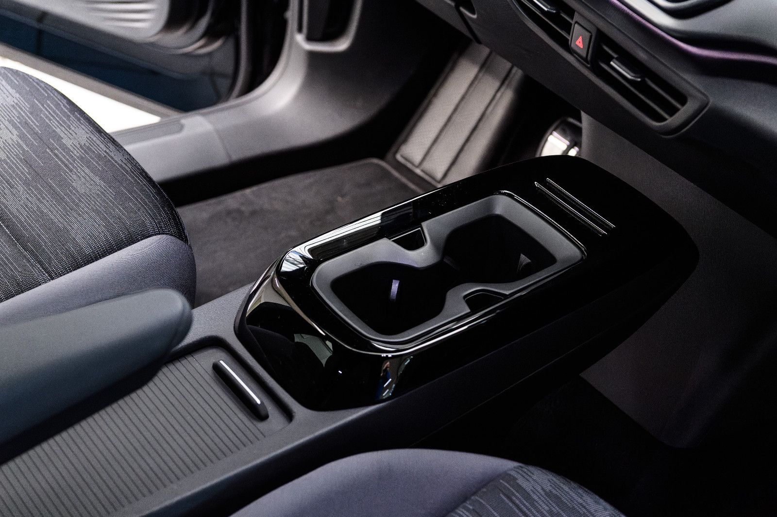 Fahrzeugabbildung Volkswagen ID.4 Pro IQ-LED+AHK+NAV+HUD+WÄRMEPUMPE+H&K+ACC