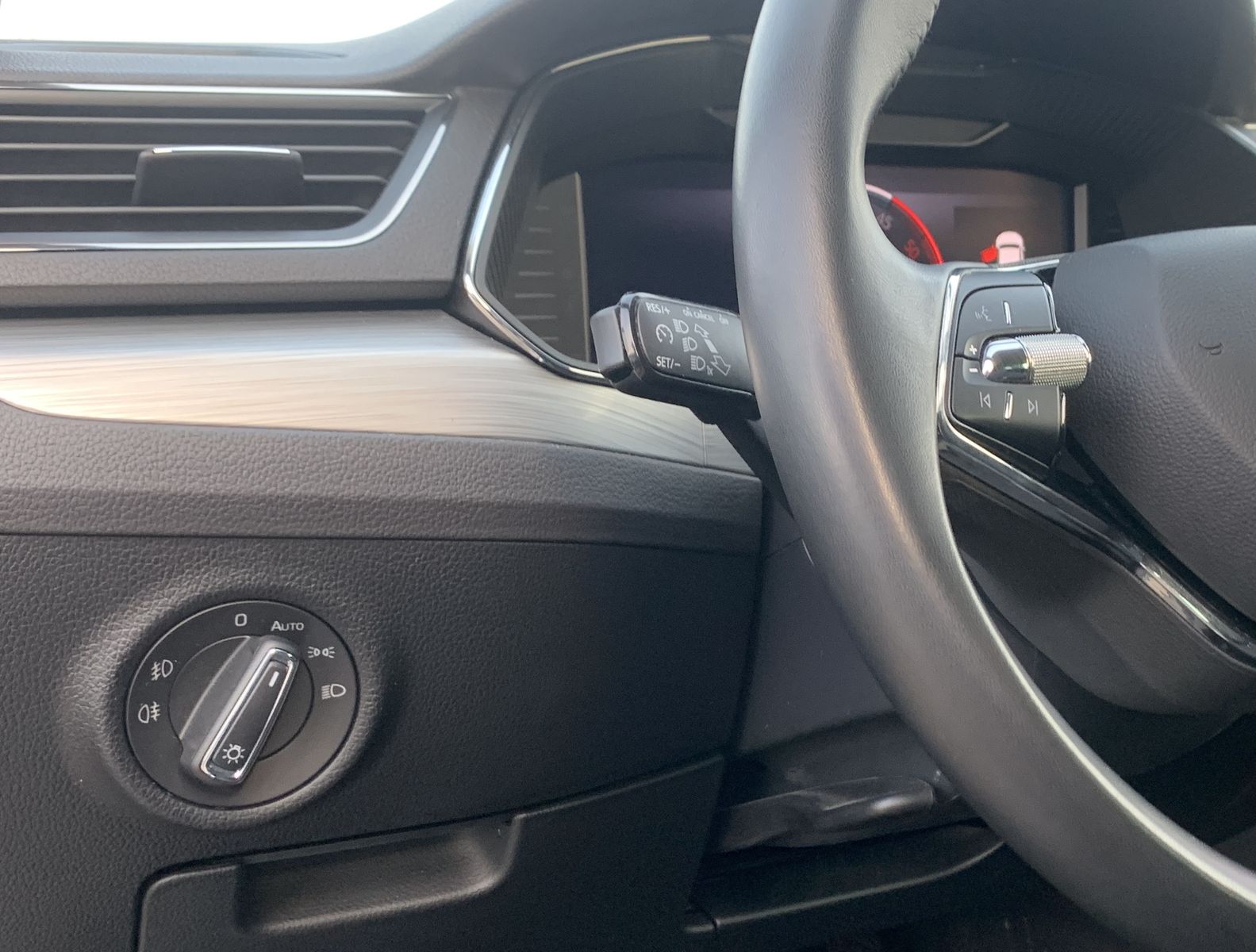 Fahrzeugabbildung SKODA Superb 2.0 TDI*AHK*LED*Cam*CANTON*Digital*ELH*