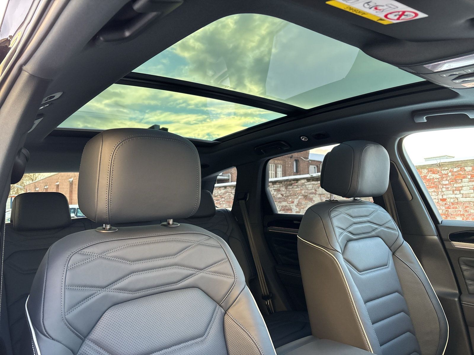 Fahrzeugabbildung Volkswagen Touareg R-Line 4Mot. FinalEditon Pano HuD AHK