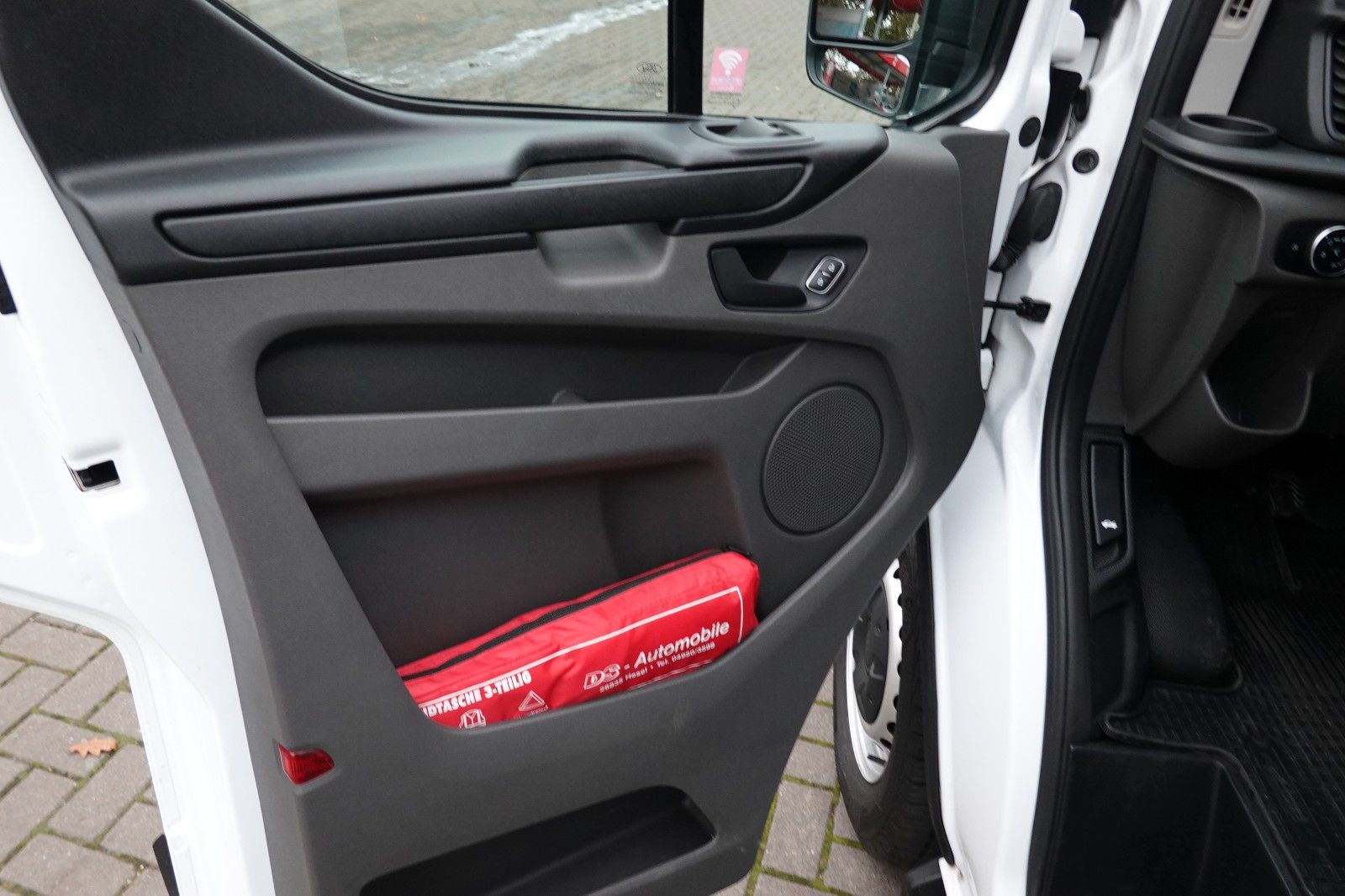 Fahrzeugabbildung Ford Transit/Tourneo Custom 9 Sitzer 320 L1
