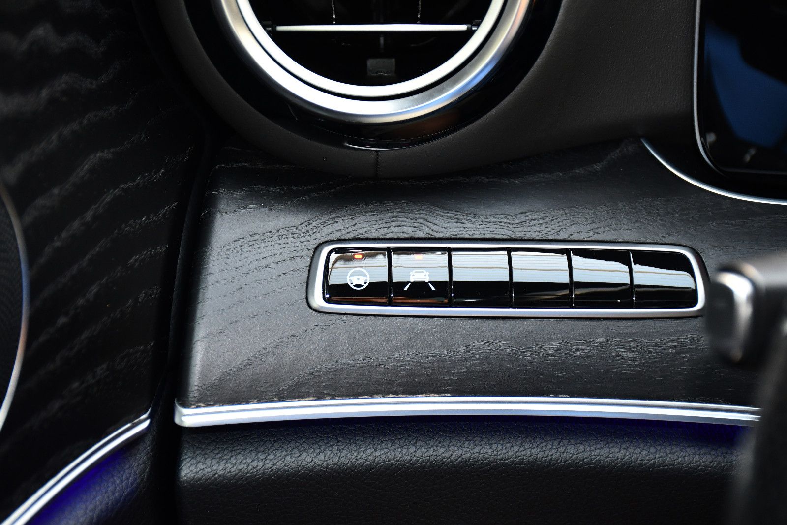 Mercedes-Benz E220d Designo AMG-Line Distronic 360° Ahk 1.Hand foto 9
