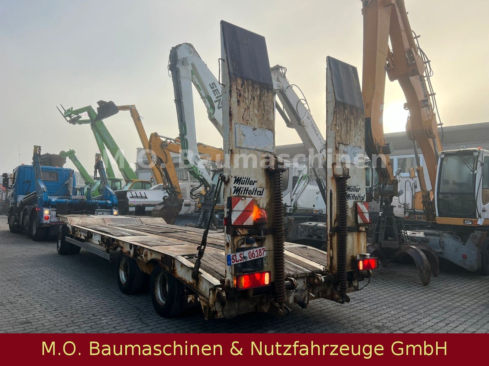 Fahrzeugabbildung Müller-Mitteltal T 30,0 Kompakt / 3 Achser / Blatt /Rampen/