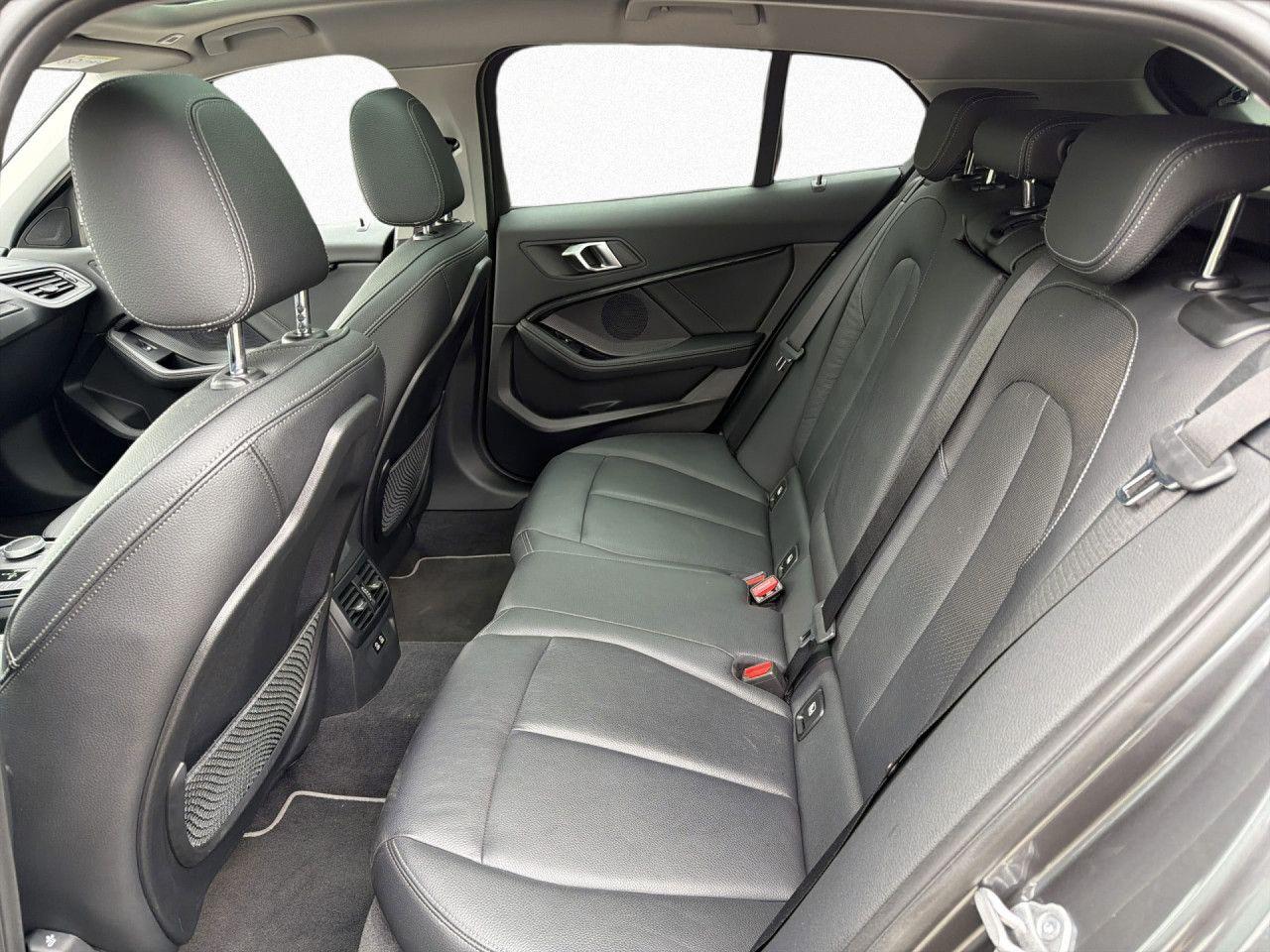 BMW 118i Sport L.,AHK,LED,LC-Pro,HUD,Dach,Lenkradhzg