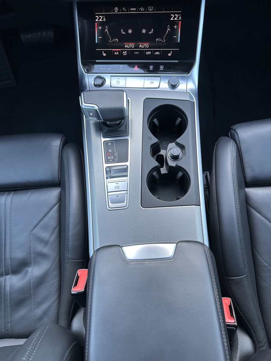 Fahrzeugabbildung Audi A6 Avant 55 TFSI Quattro Sport NAV+LED+AHK+PANO