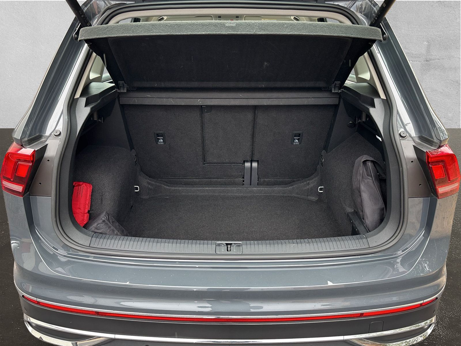 Fahrzeugabbildung Volkswagen Tiguan 1.5 TSI Elegance AHK Kamera SHZ
