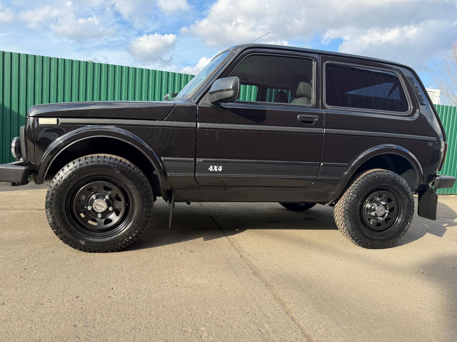 Fahrzeugabbildung Lada Niva LEGEND "PREMIUM PLUS"! !NEUE VIP-AUSSTATT.!