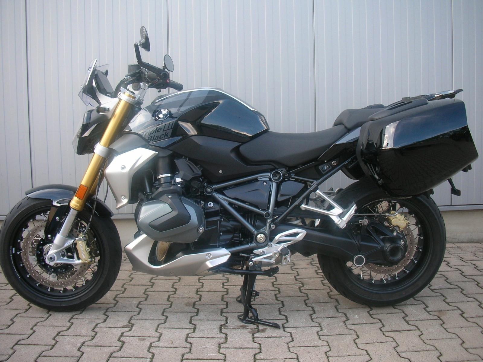 BMW R1250R TRIPLE BLACK WENIG KILOMETER
