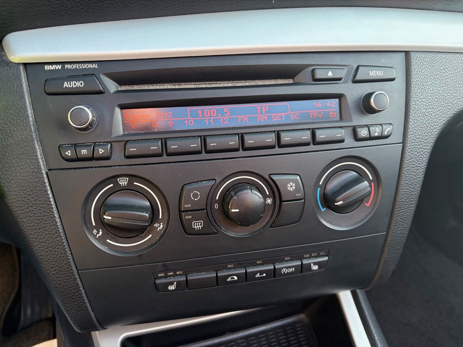 Fahrzeugabbildung BMW 118i Cabrio Leder Klima Tempo SCHECKHEFT SPORTLE