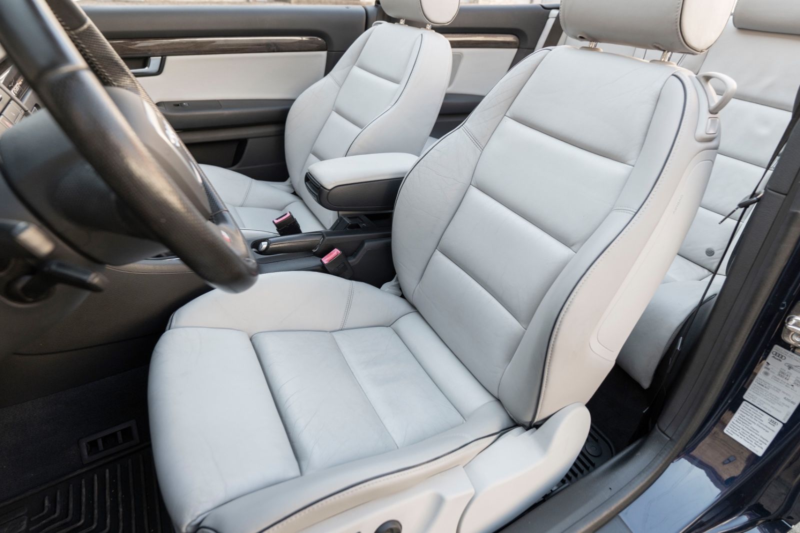 Fahrzeugabbildung Audi S4 Cabriolet 4.2 quattro TEMPOMAT M+S LEDER