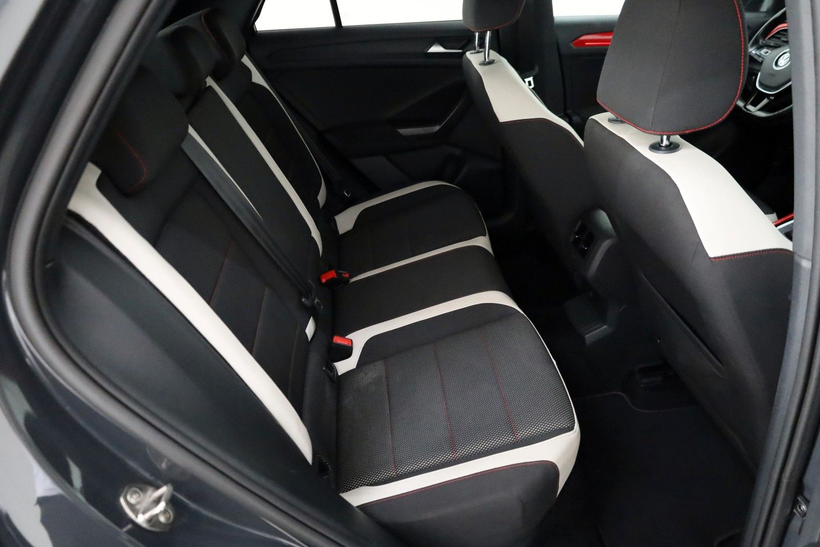 Fahrzeugabbildung Volkswagen T-Roc Sport 4M Navi,ACC,SH,PDC,Apple CarPlay,+WR