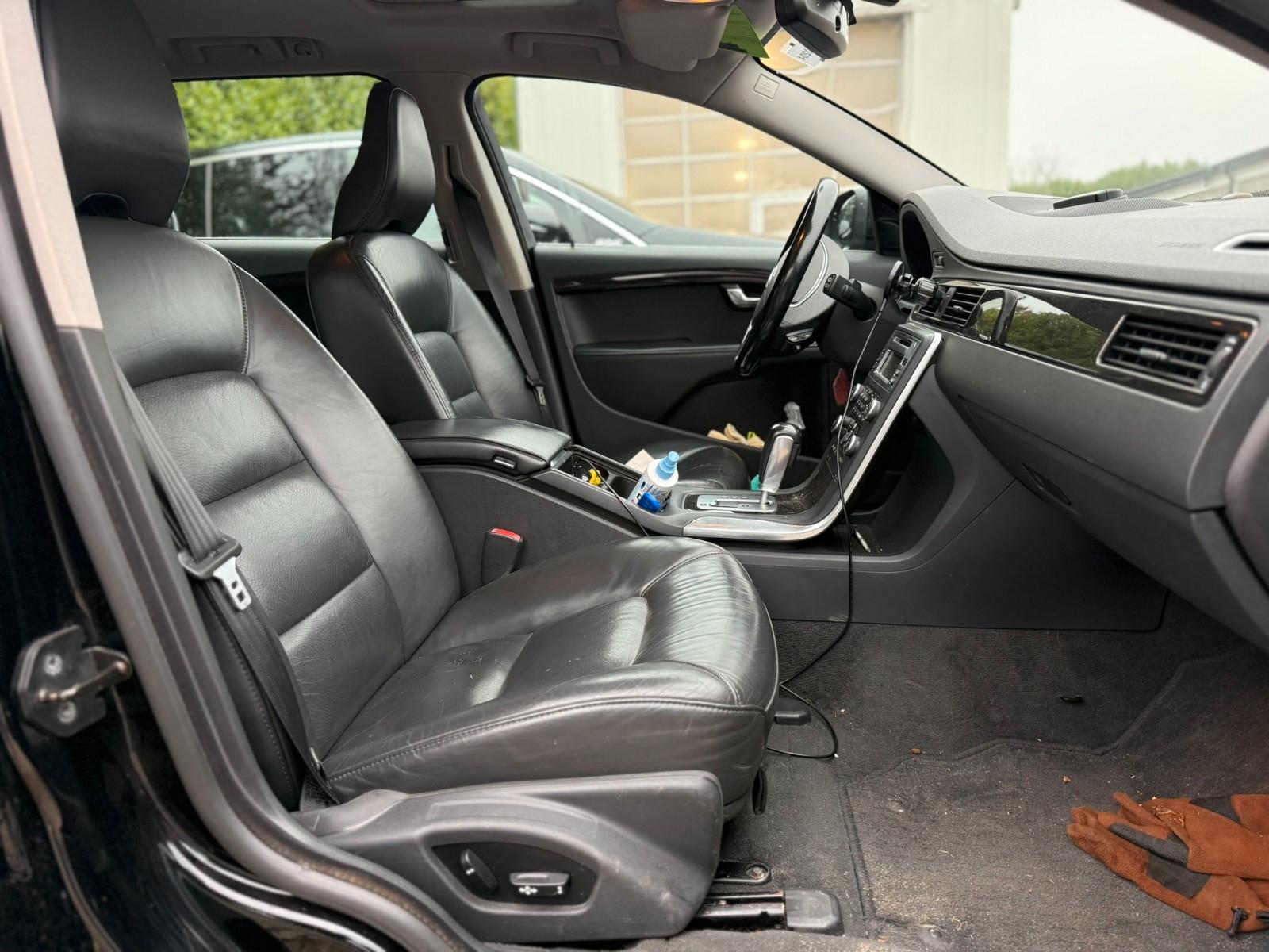 Volvo V70 2011 — photo 13