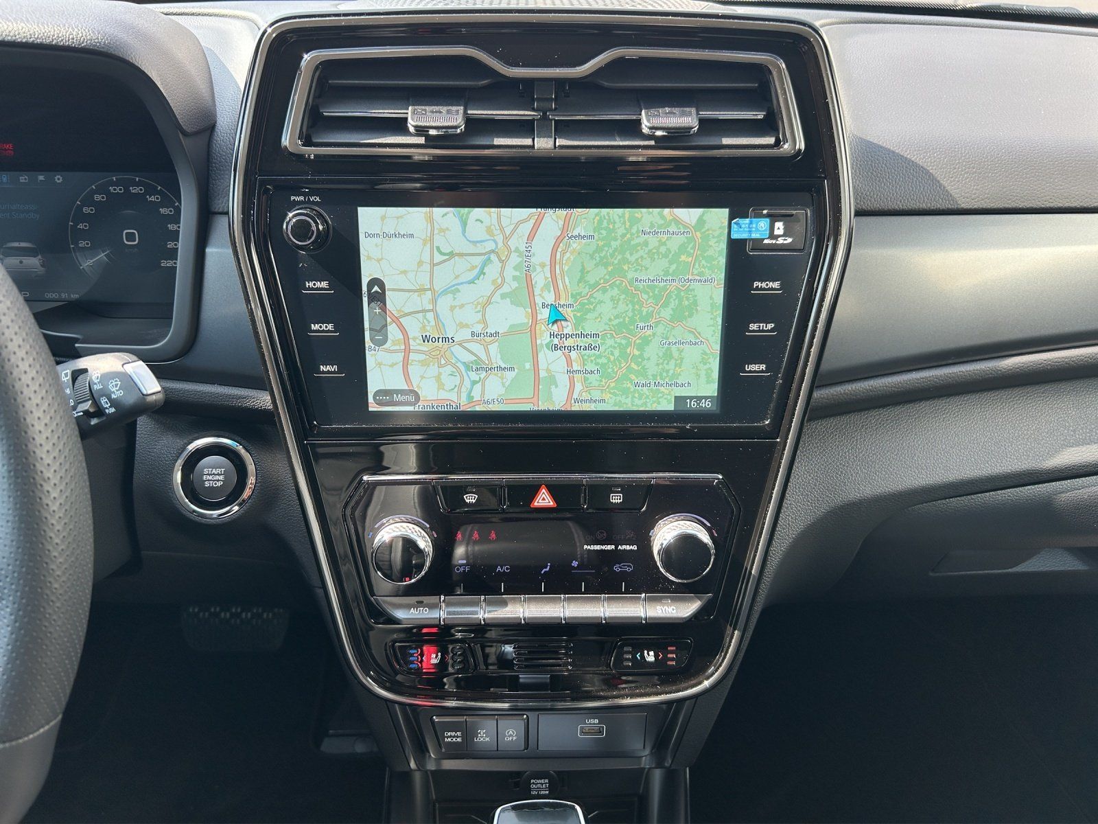 Fahrzeugabbildung Ssangyong Tivoli Sapphire 1.5 T-GDI Aut./4WD/SHZ/DSG/NAVI/