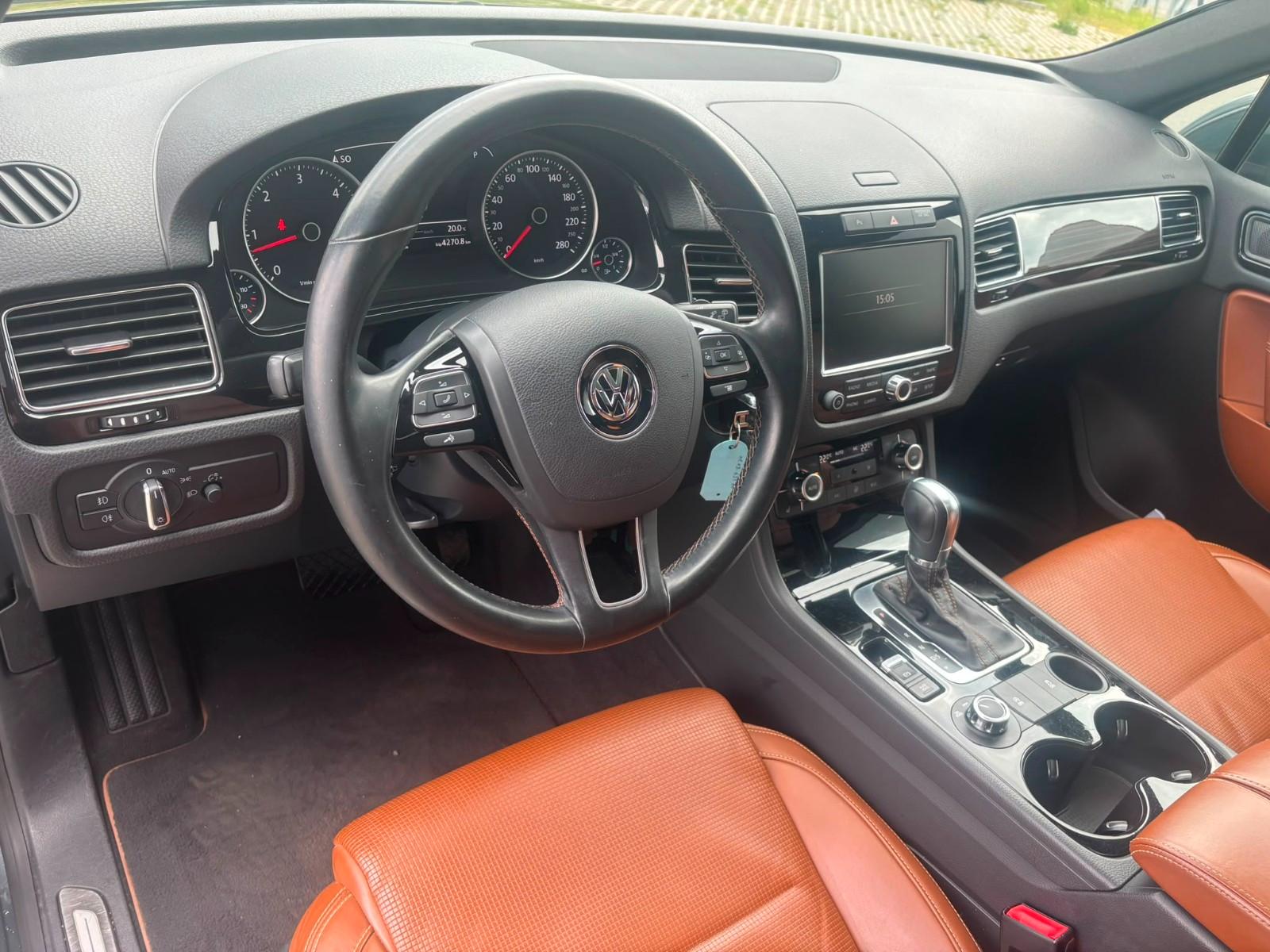 VOLKSWAGEN TOUAR V6 TDI BMT EDITION 204ch - 4X4 - TOIT PANORAMIQUE - CUIR NAPPA - SIÈGES CHAUFFANTS - BI-XÉNON