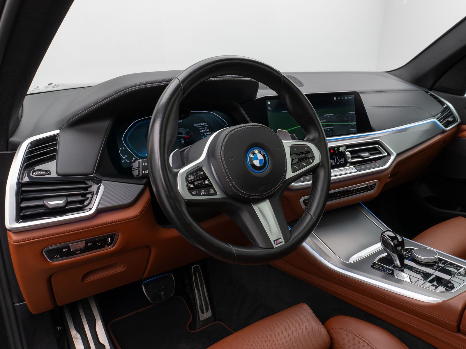 Fahrzeugabbildung BMW X5 xD45e M Sport Panorama 360°HUD HiFi NightVisi