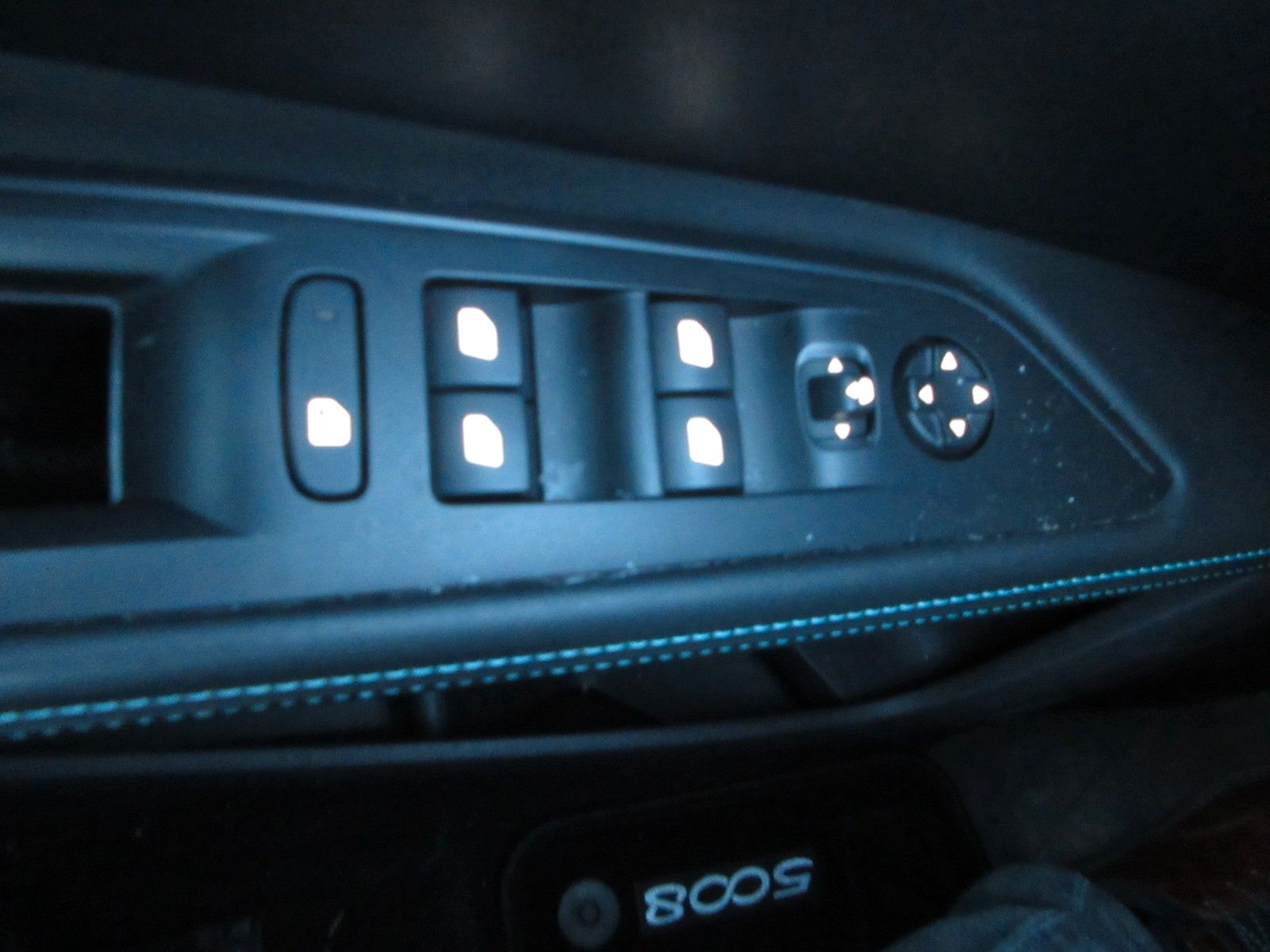 Fahrzeugabbildung Peugeot 5008 Allure 1.5D LED/NAVI/R´CAM/PDC/7-SITZ