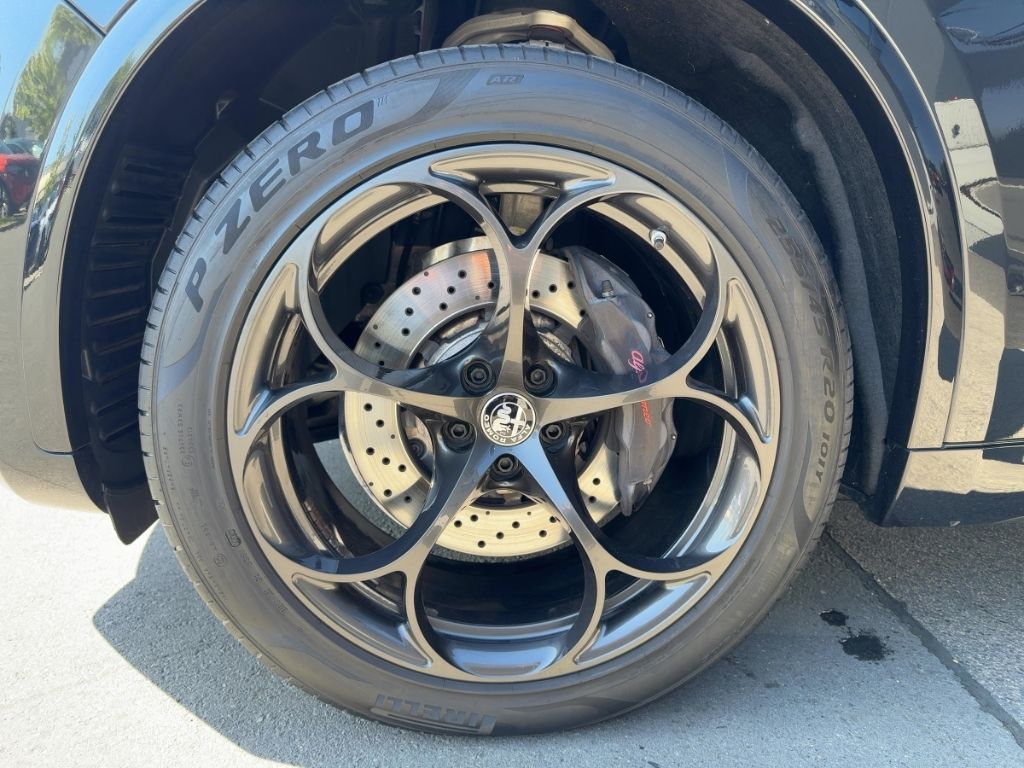 Fahrzeugabbildung Alfa Romeo Stelvio Quadrifoglio