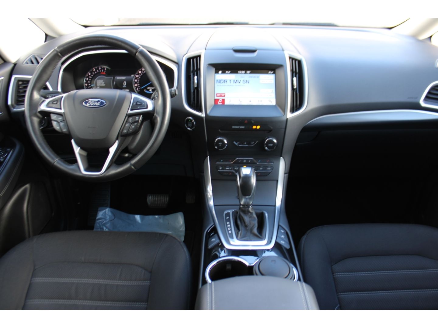 Fahrzeugabbildung Ford Galaxy Titanium 7 Sitze AHK Navi Pano GRA GJR PD