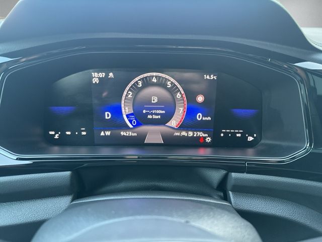 T-Roc 1.5 TSI DSG R-LINE PANO+IQ.LIGHT+RFK+NAVI+