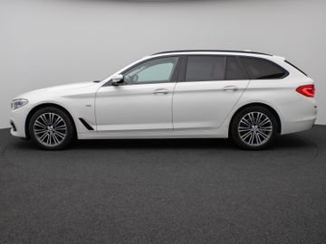 Fahrzeugabbildung BMW 520d SportLine Kamera Panorama HUD H/K AHK LED
