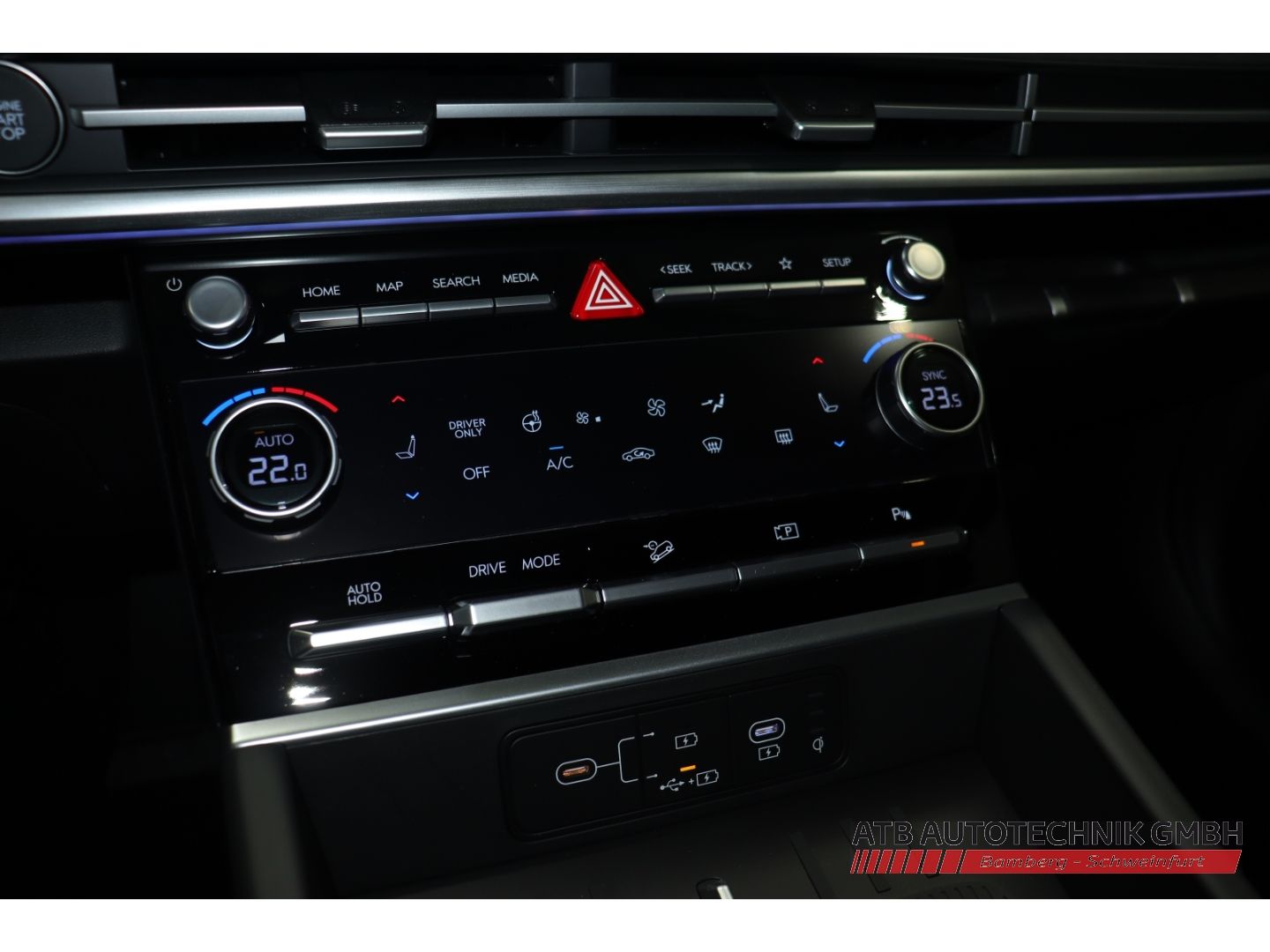 Fahrzeugabbildung Hyundai SANTA FE Hybrid MY26 1.6 T-GDi 6-AT 2WD Signatur