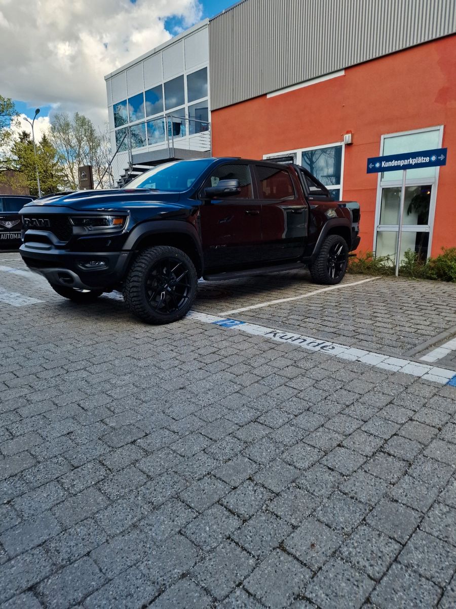 Fahrzeugabbildung Dodge RAM 1500 TRX 6.2 V8 *KOMPR."V-Max"24 Zoll*Bügel
