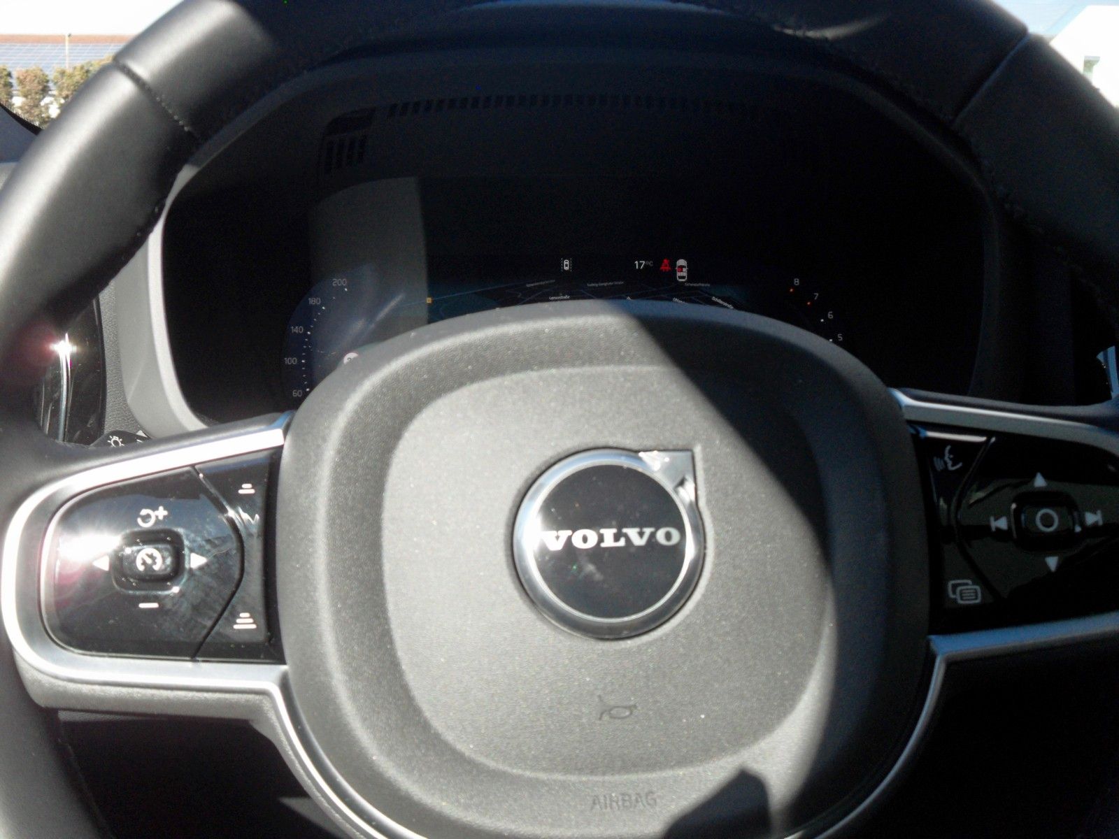 Fahrzeugabbildung Volvo XC 60 B5 Plus Black Edition AWD | Luftfederung