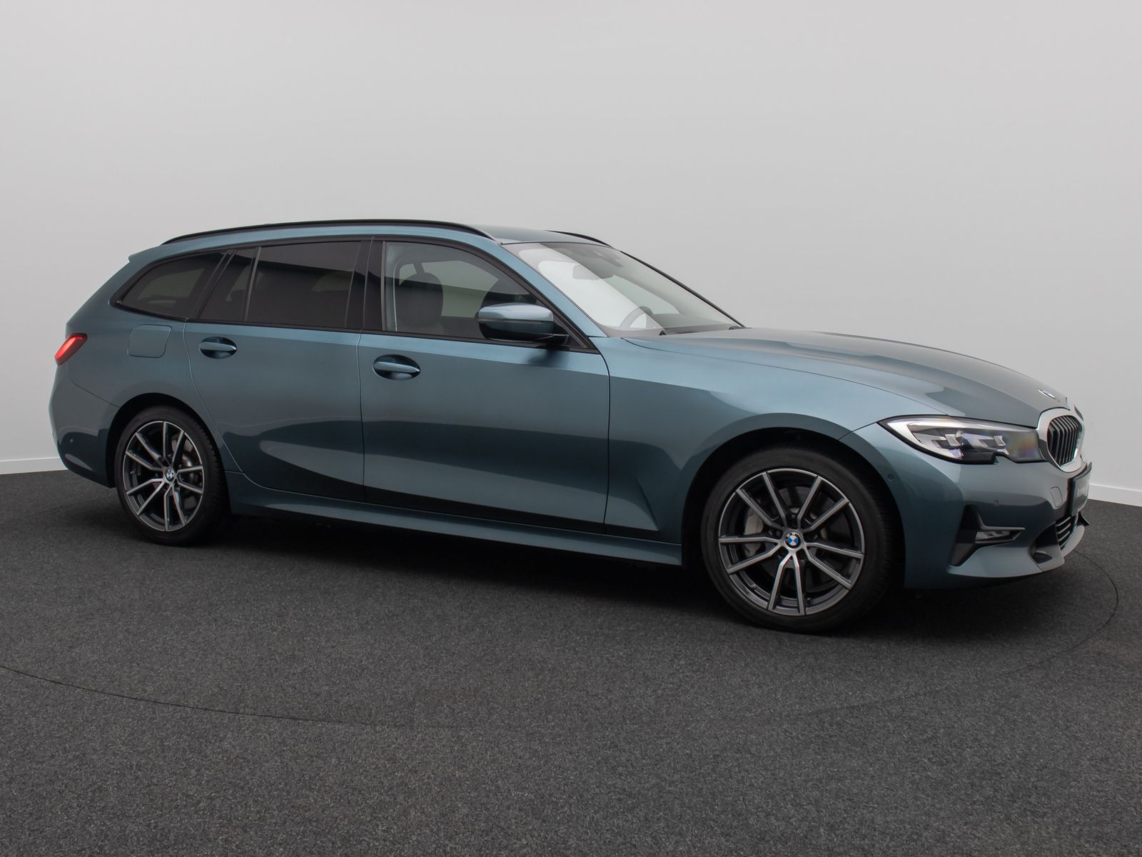 Fahrzeugabbildung BMW 330e xD SportLine Kamera DAB HiFi Stop&Go Komfor