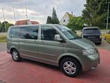 Volkswagen T5 Multivan Comfortline Cruise - Volkswagen T5 Multivan mit Diesel-Antrieb: Grün
