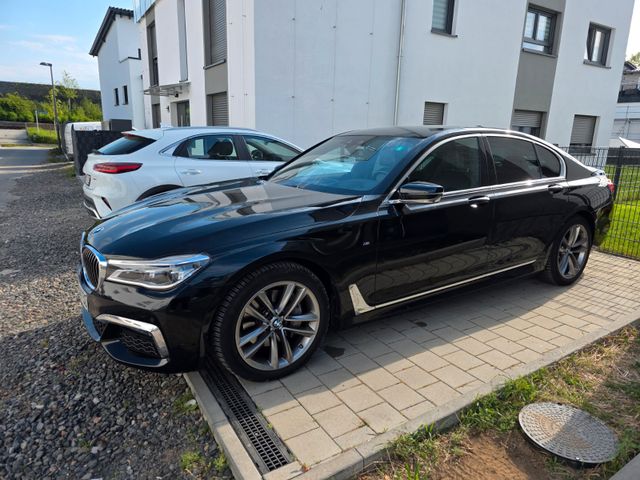 BMW (N730d xDrive | M Sportpaket | HUD | Massagesitz