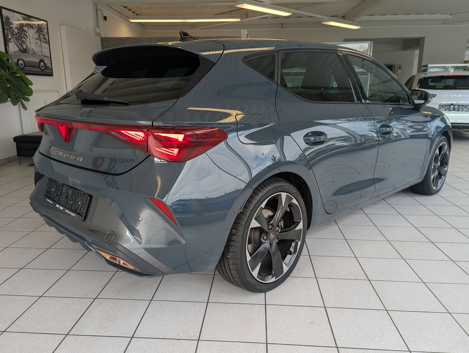 Fahrzeugabbildung CUPRA Leon 1.5 e-Hybrid Matrix Edge-Intelligent-Paket
