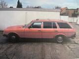 Mercedes-Benz 300 TD W123, Schiebedach, nicht fahrbereit - Mercedes-Benz 300: 300td