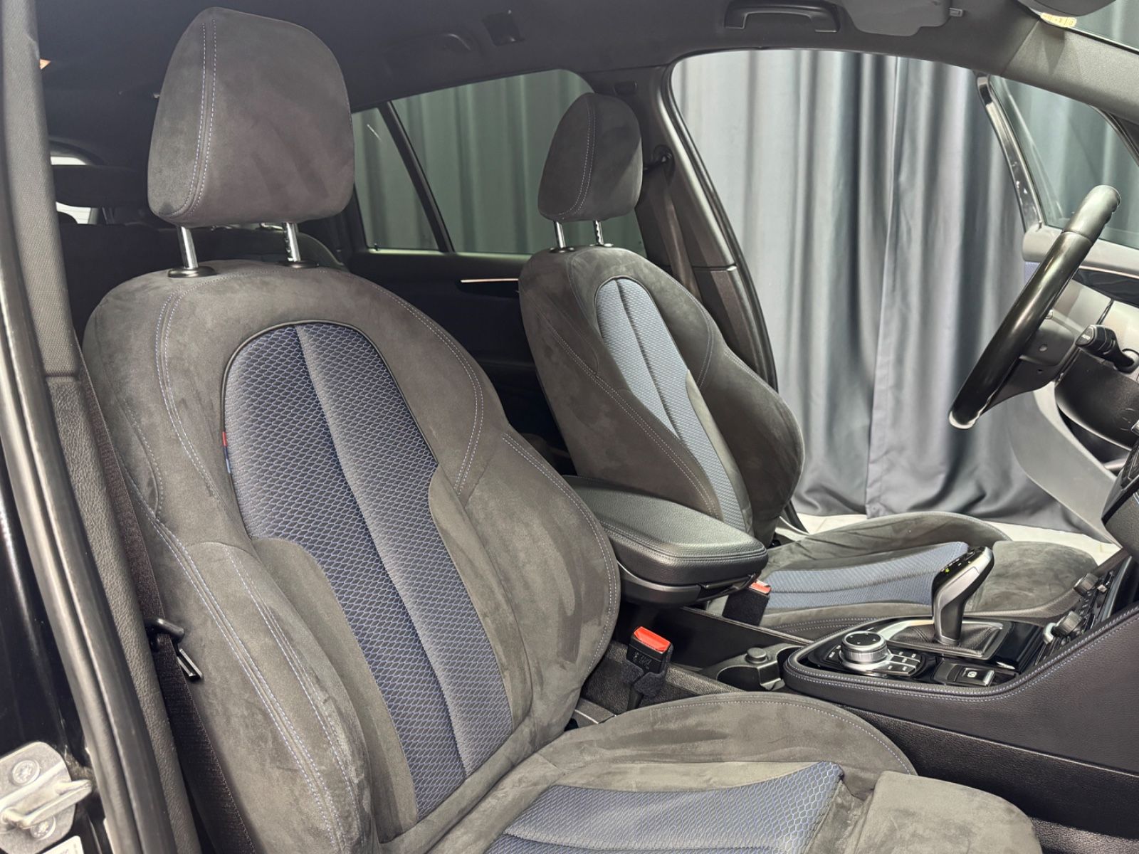 Fahrzeugabbildung BMW 220i Gran Tourer M Sport|AUTOMATIk|7-SITZER|NAVI