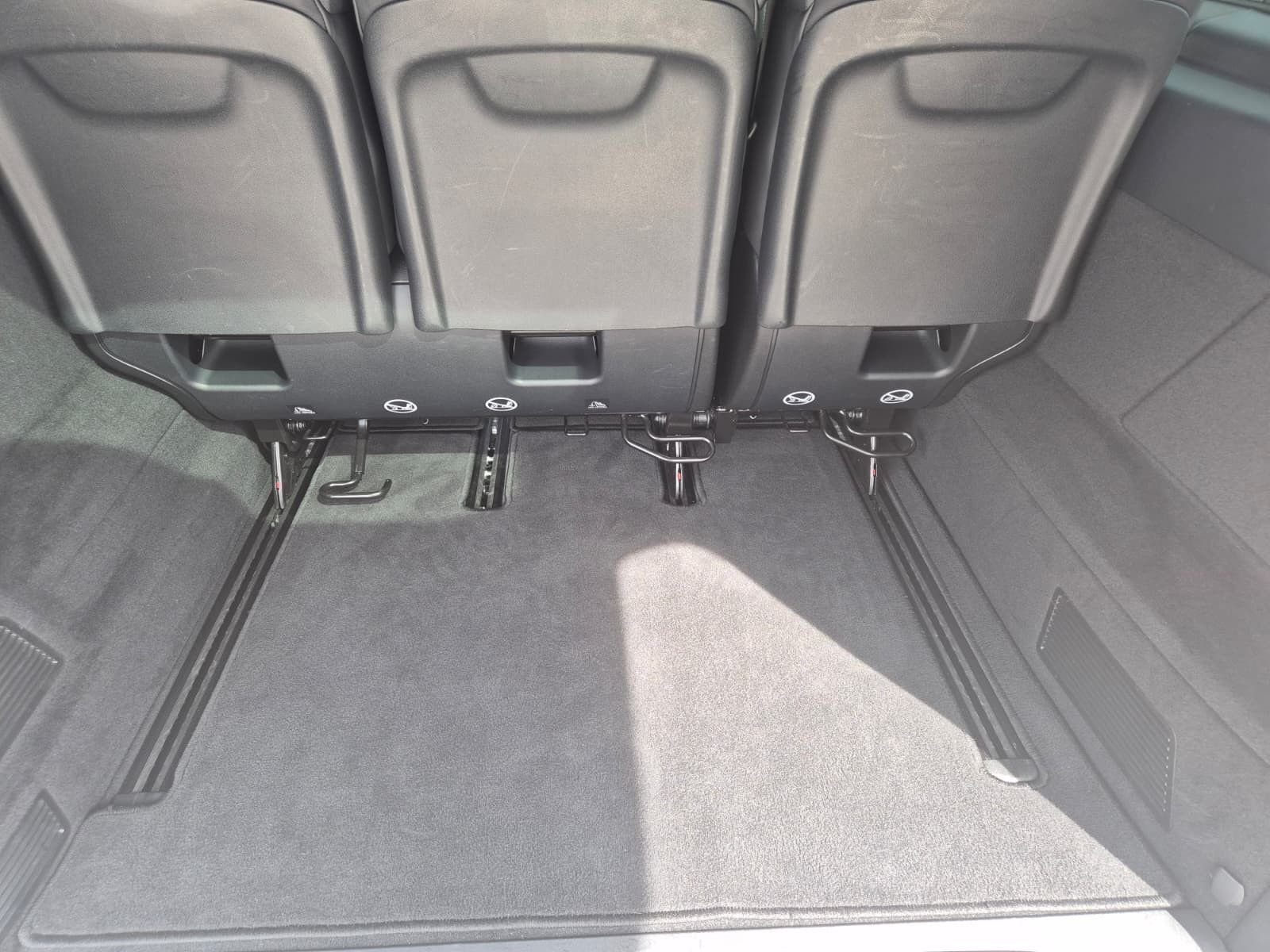 Fahrzeugabbildung Mercedes-Benz V 250 d AVANTGARDE extralang LEDER*LED*BUR*DISTR